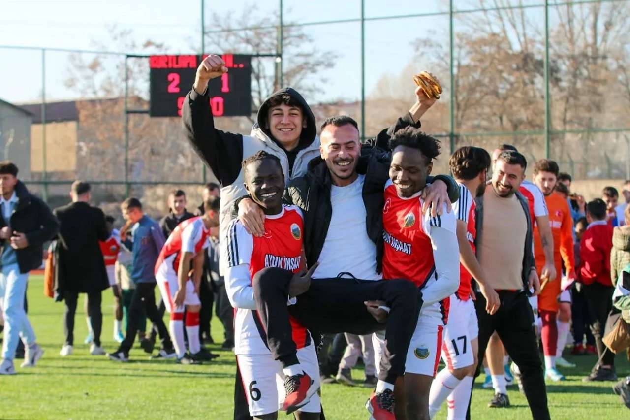 Kurtlapa Köyü Finale Çıktı