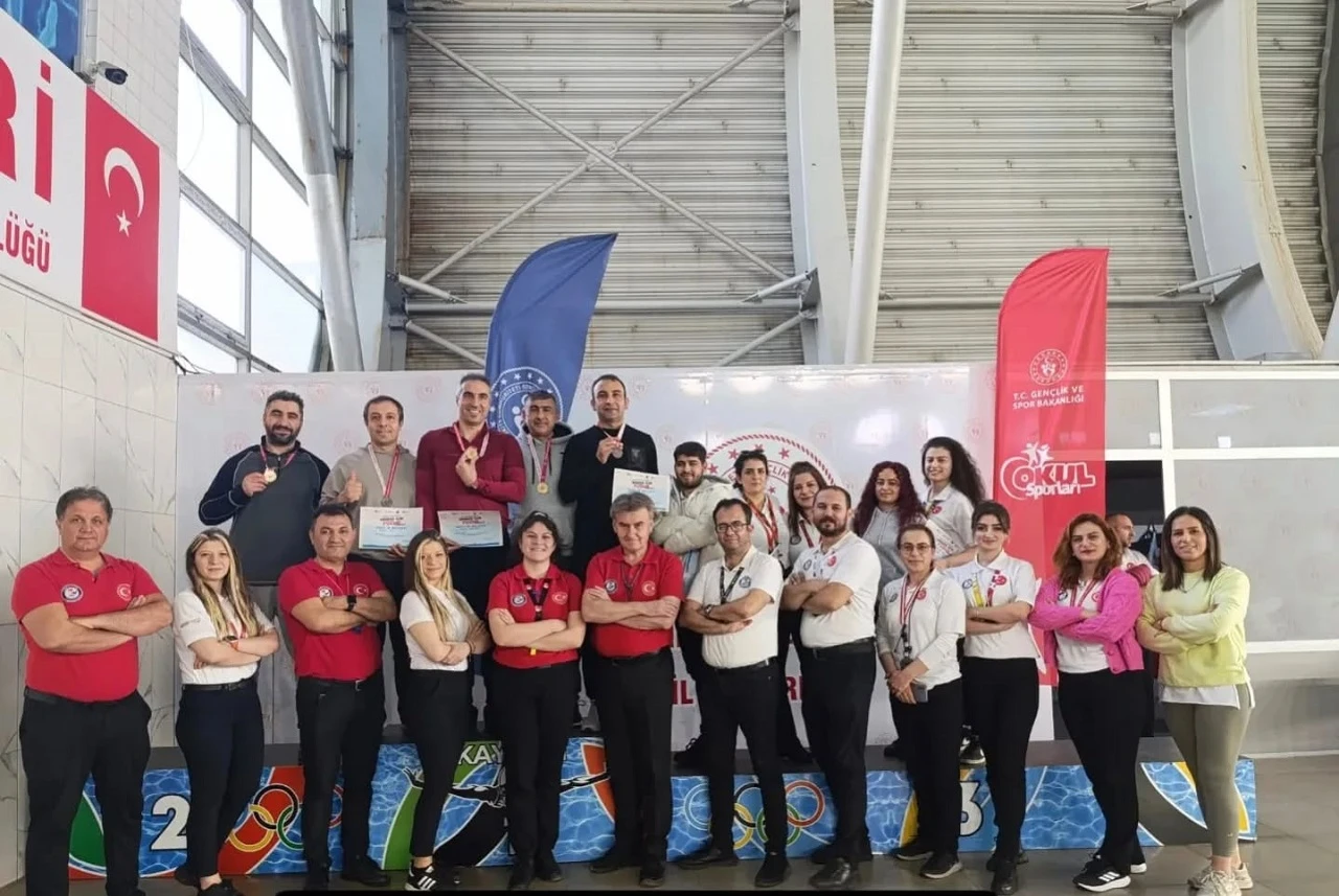 Sivaslı Yüzücüler, Kayseri’de Rüzgar Gibi Esti