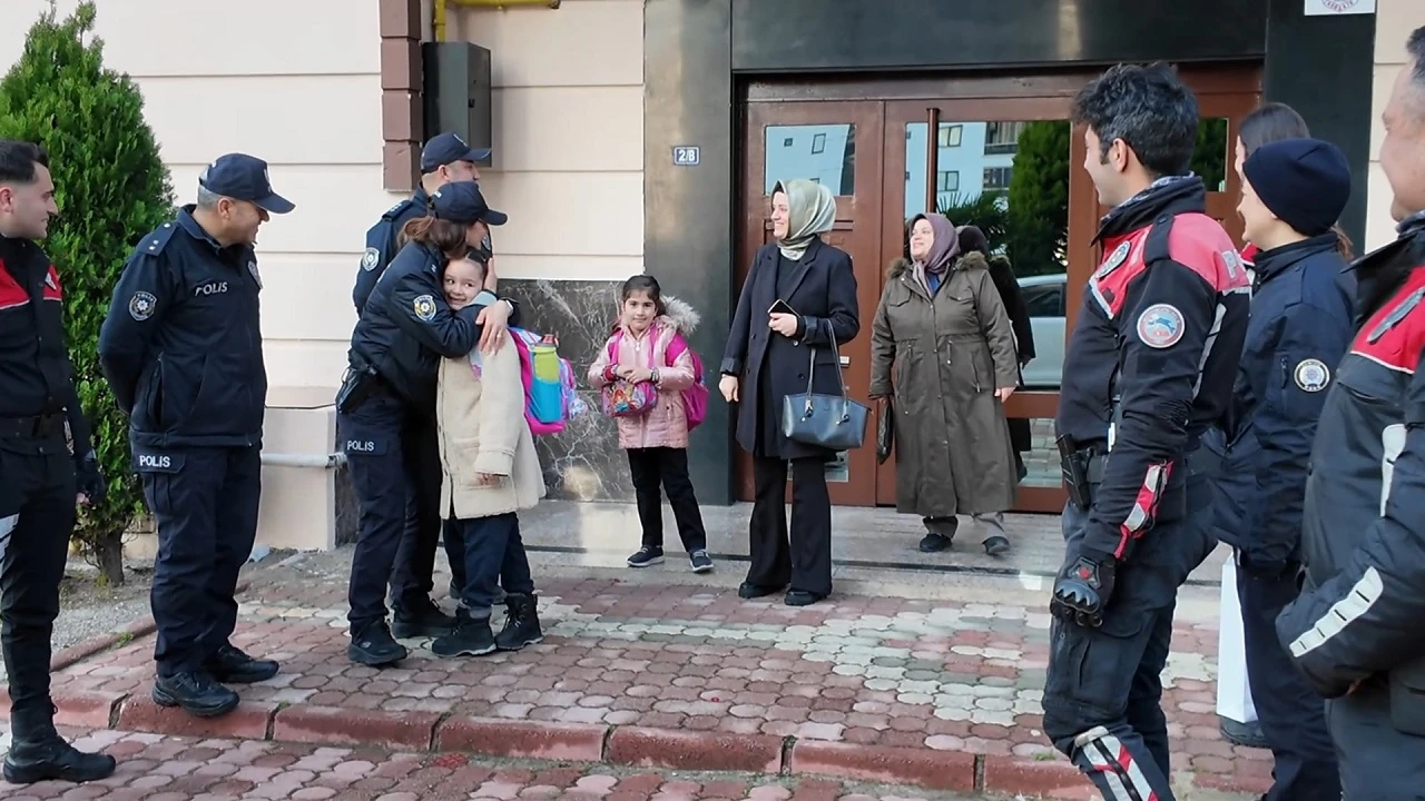 Polisten şehit kızı Eylül’e sürpriz