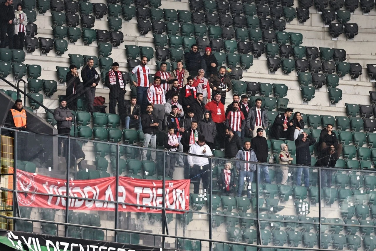 Az Da Olsa Sivasspor’u Desteklediler!