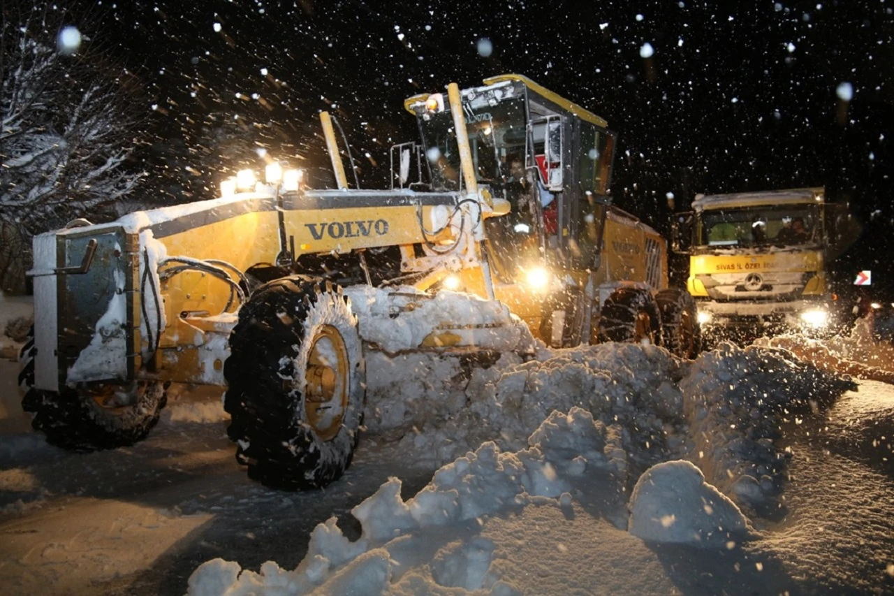 Sivas’ta 230 Yerleşim Yolu Ulaşıma Kapandı