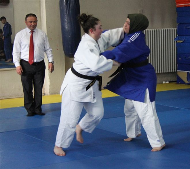 OKULLU GENÇLER JUDODA İL BİRİNCİLİĞİ YAPILDI