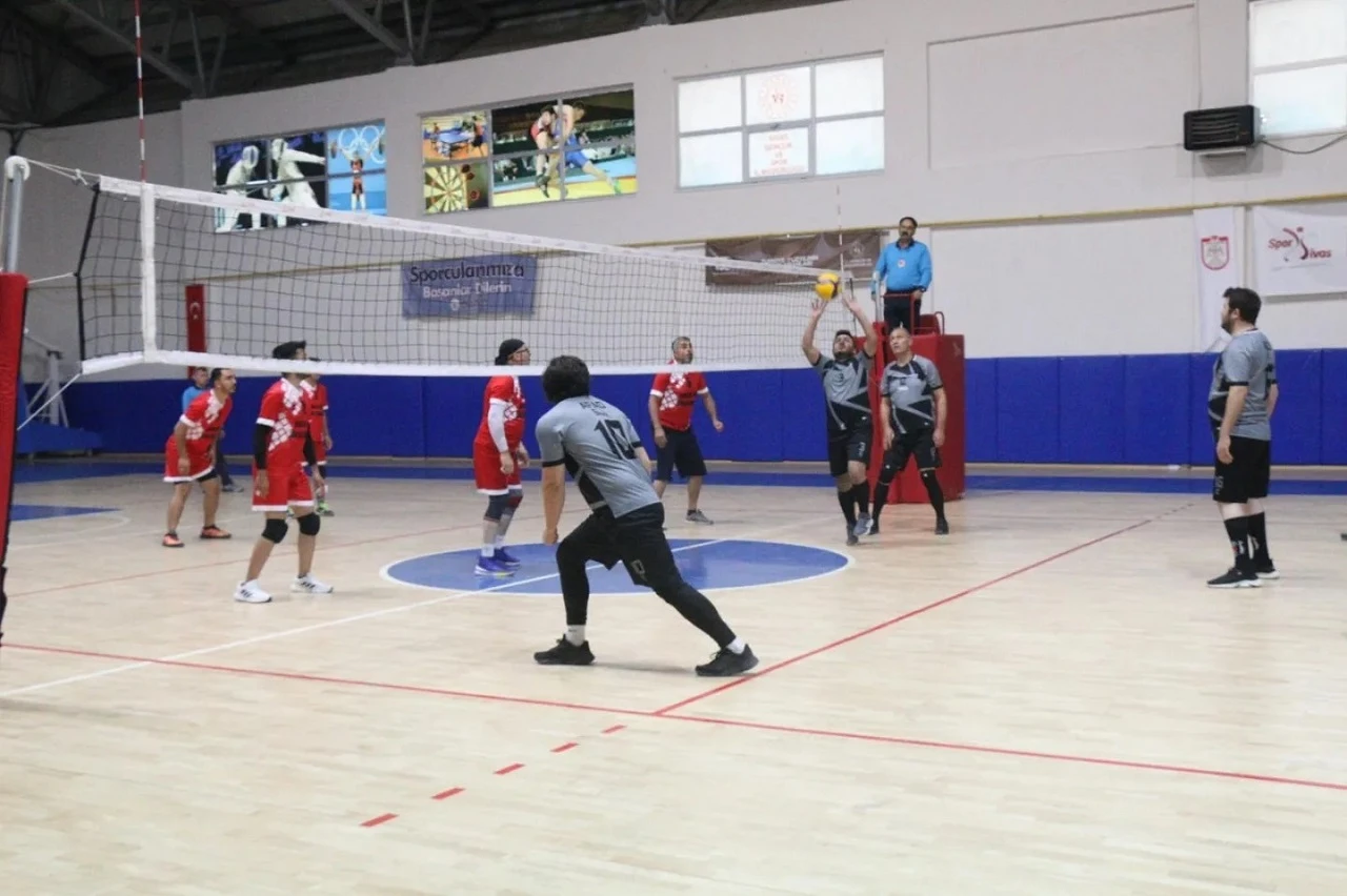Sivas'ta Geleneksel Voleybol Turnuvası Başladı