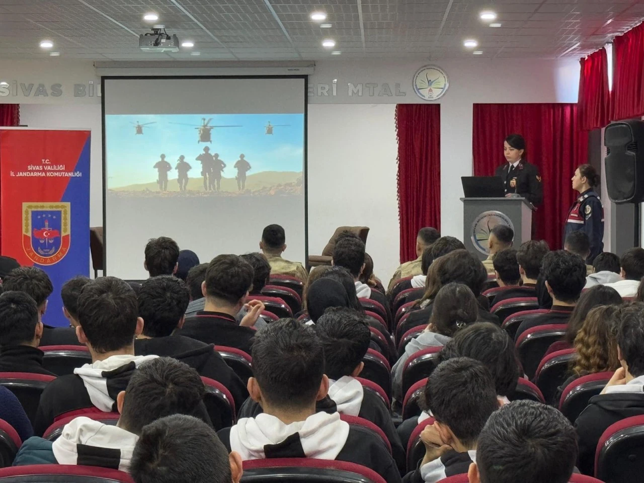 Lise Öğrencilerine Jandarma Tanıtıldı