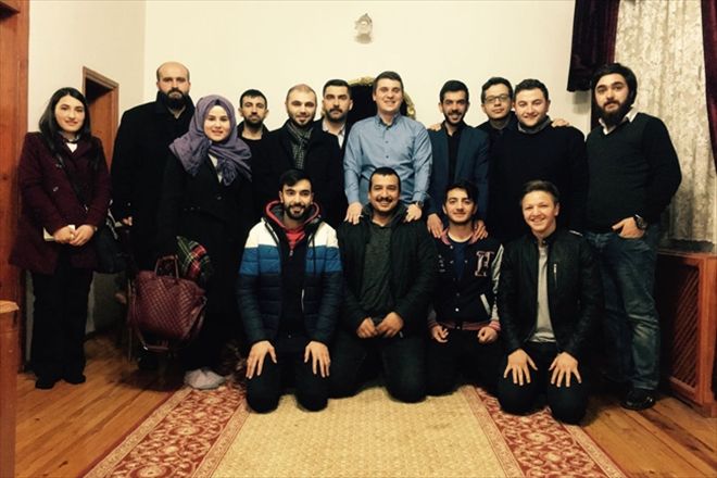 AK GENÇLER İŞ BAŞINDA