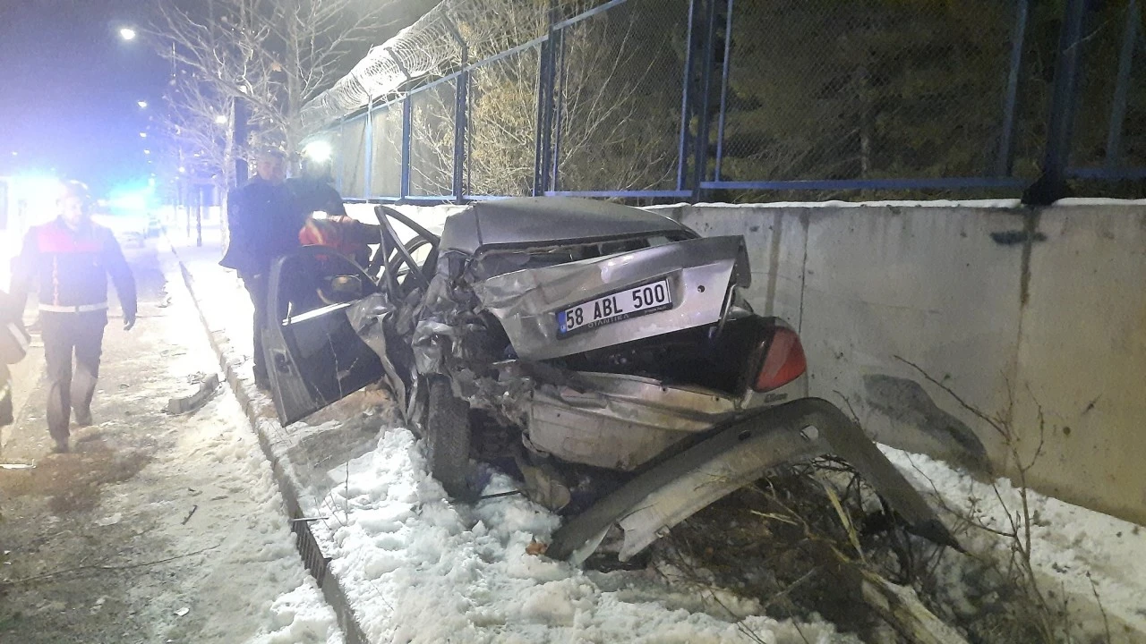 Sivas'ta Trafik Kazası: 4 Yaralı