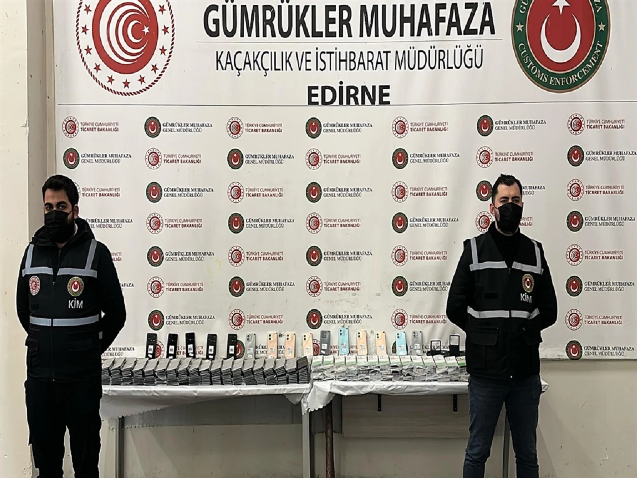 TIR'da 850 Cep Telefonu Ele Geçirildi