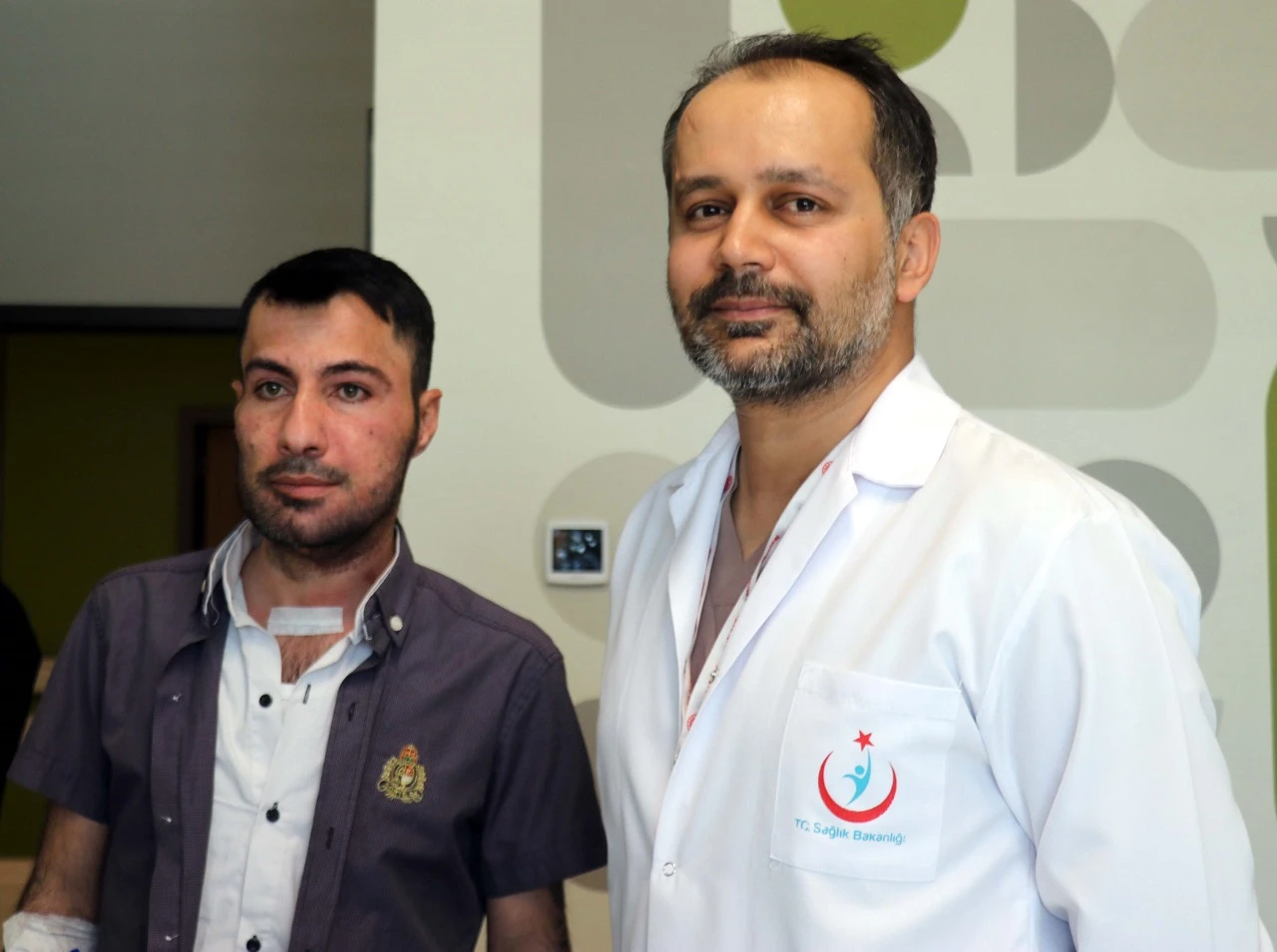 Çenesindeki tümör alınıp bacağından parça dikildi