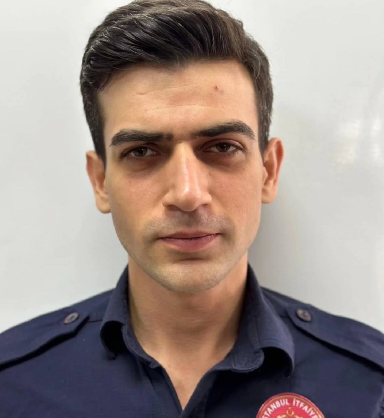 Yangına müdahale sırasında çatıdan düşen itfaiye erinden acı haber