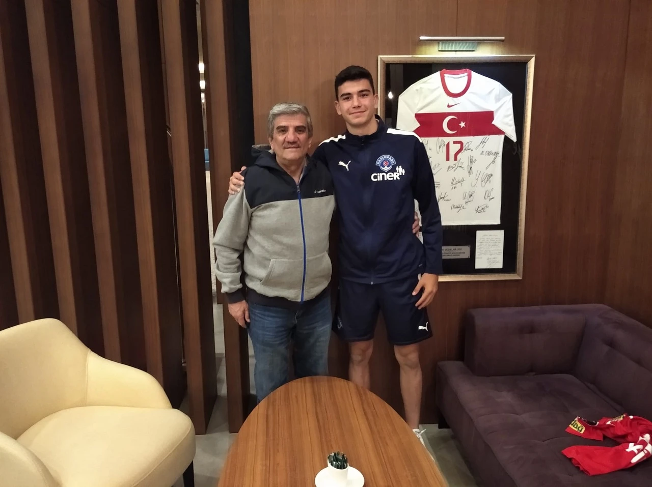 Aston Villa'ya Transfer Olan Yasin Özcan Okul Bahçesinde Keşfedildi