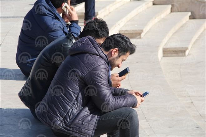 DİGİTAL BAĞIMLILIK, ÇOCUKLARI MUTSUZ VE ASOSYAL YAPIYOR