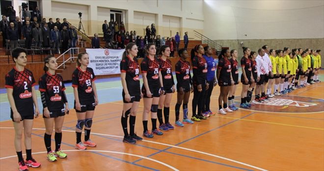 ŞEHİTHER İÇİN SAYGI DURUŞU