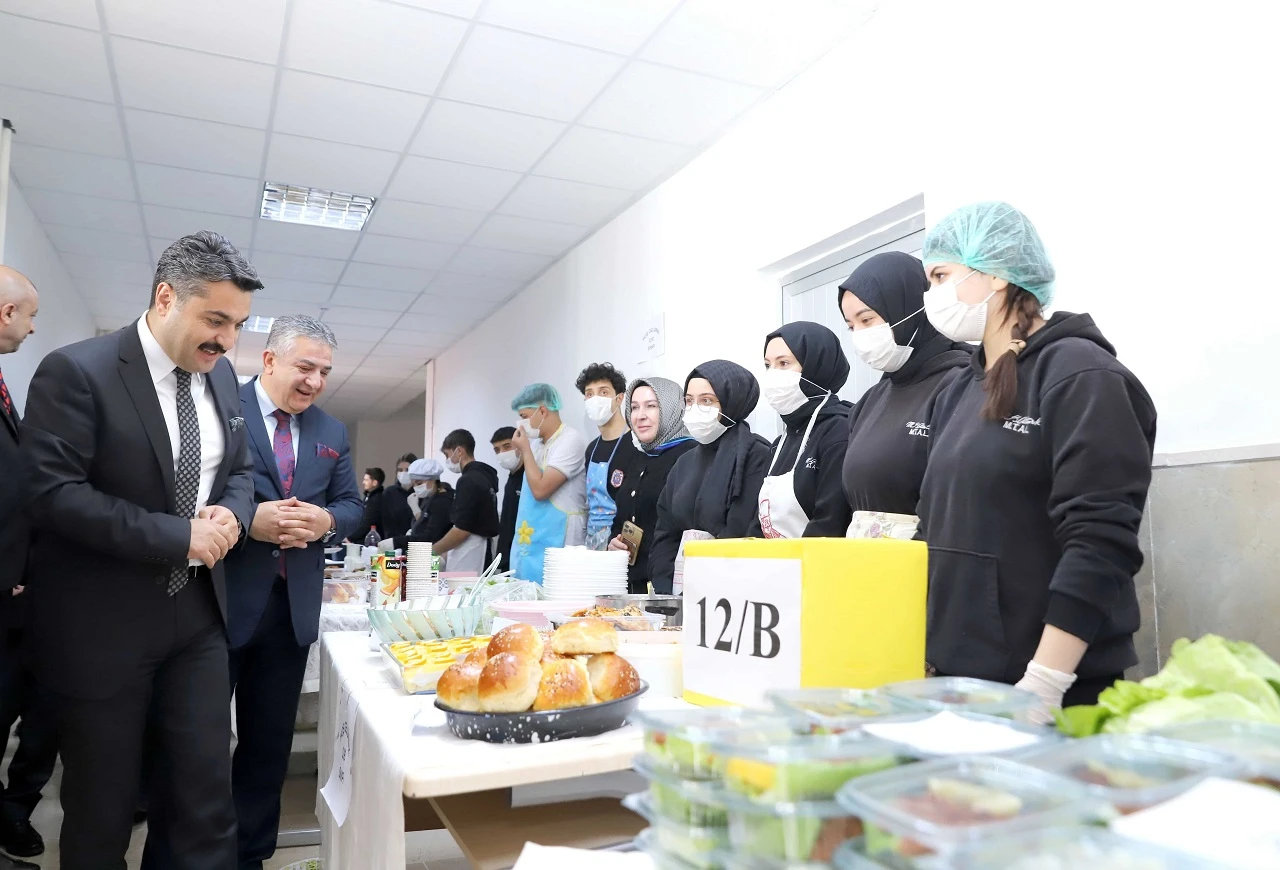 Sivas’ta Öğrencilerden Anlamlı Kermes
