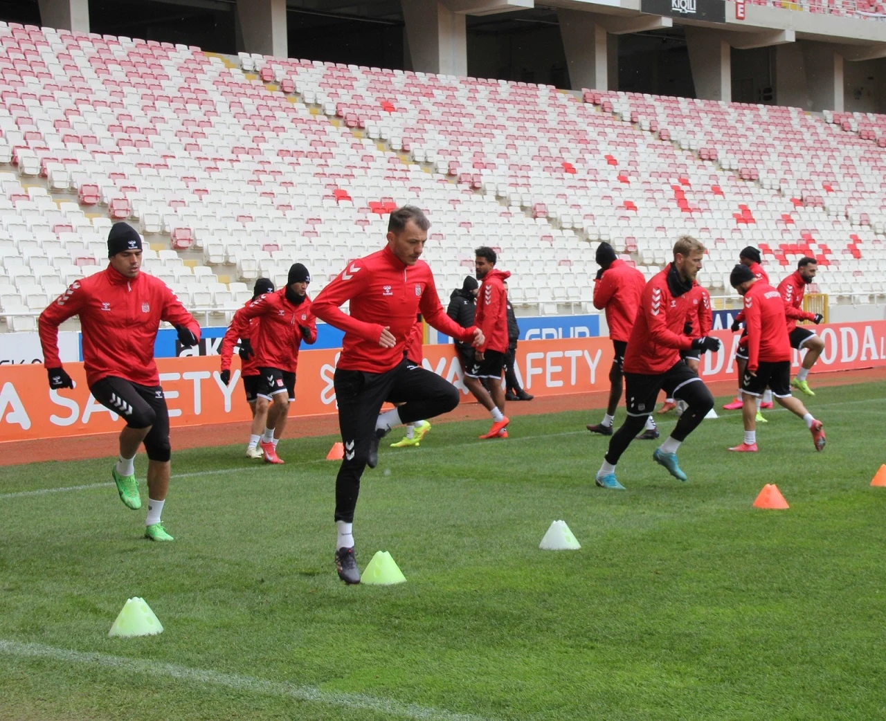 Sivasspor, Stadyumda Çalıştı