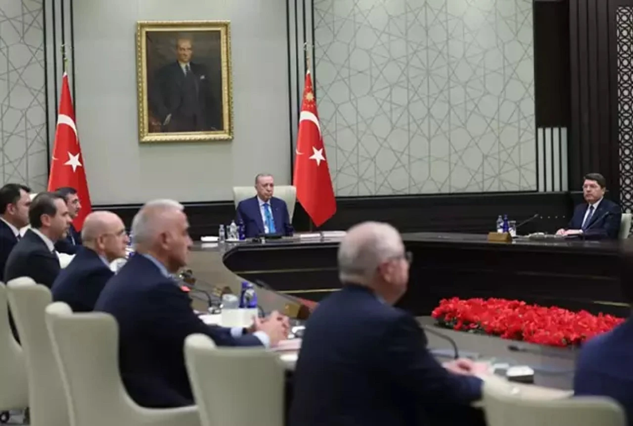 Kulisler hareketli, 3 bakan değişiyor