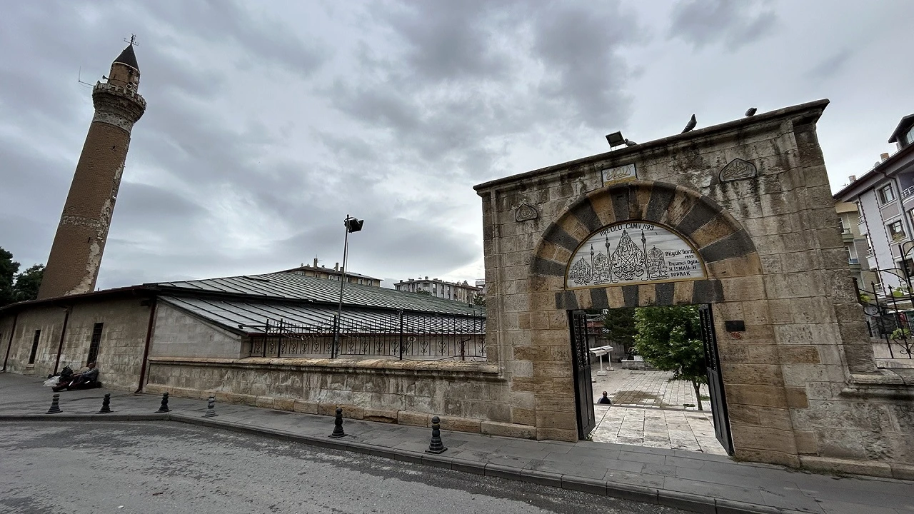 Sivas'ta Hatimle Teravih Namazı Kılınacak Camiler Belli Oldu