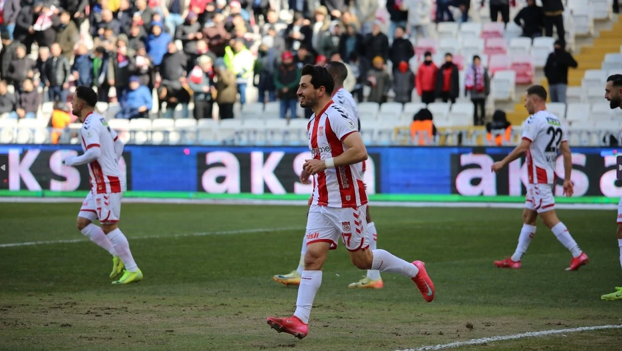 Emrah Başsan, 3. Kez Fileleri Havalandırdı