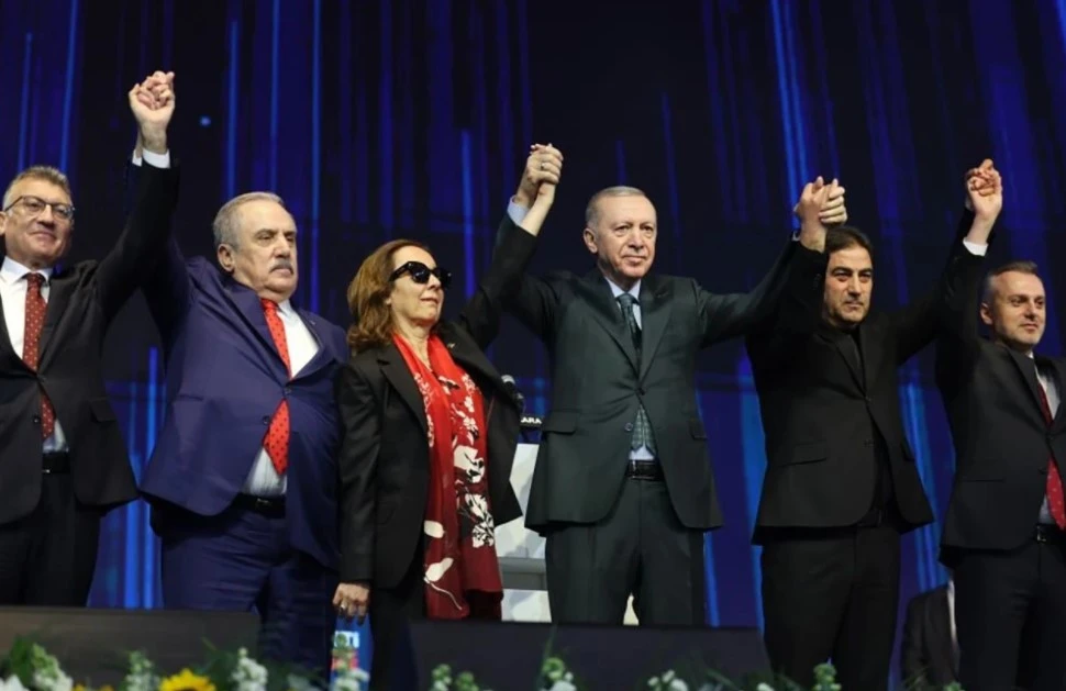 İYİ Parti ve Gelecek Partisi'nden 3 Vekil AK Parti'ye Katıldı