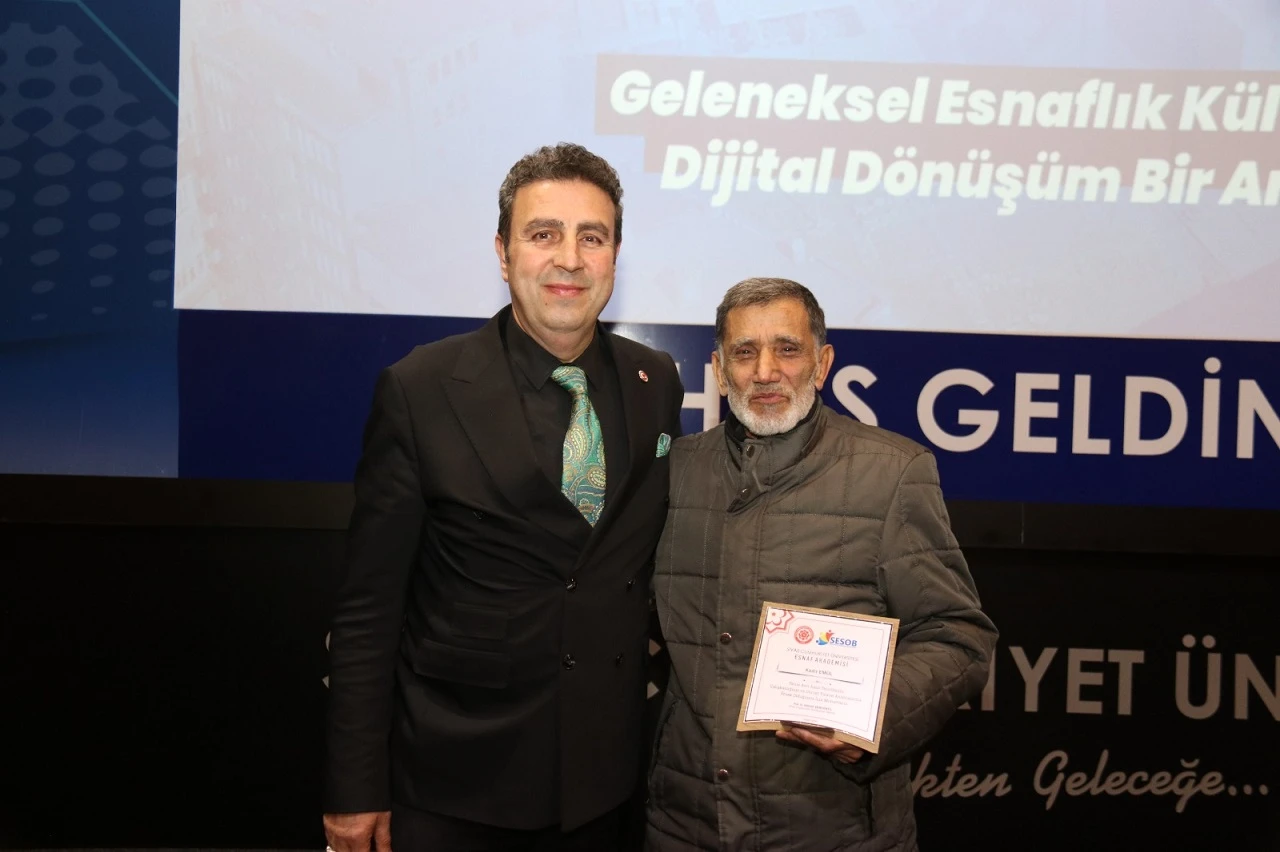 Sivas'ta Ulu Çınarlara Plaket