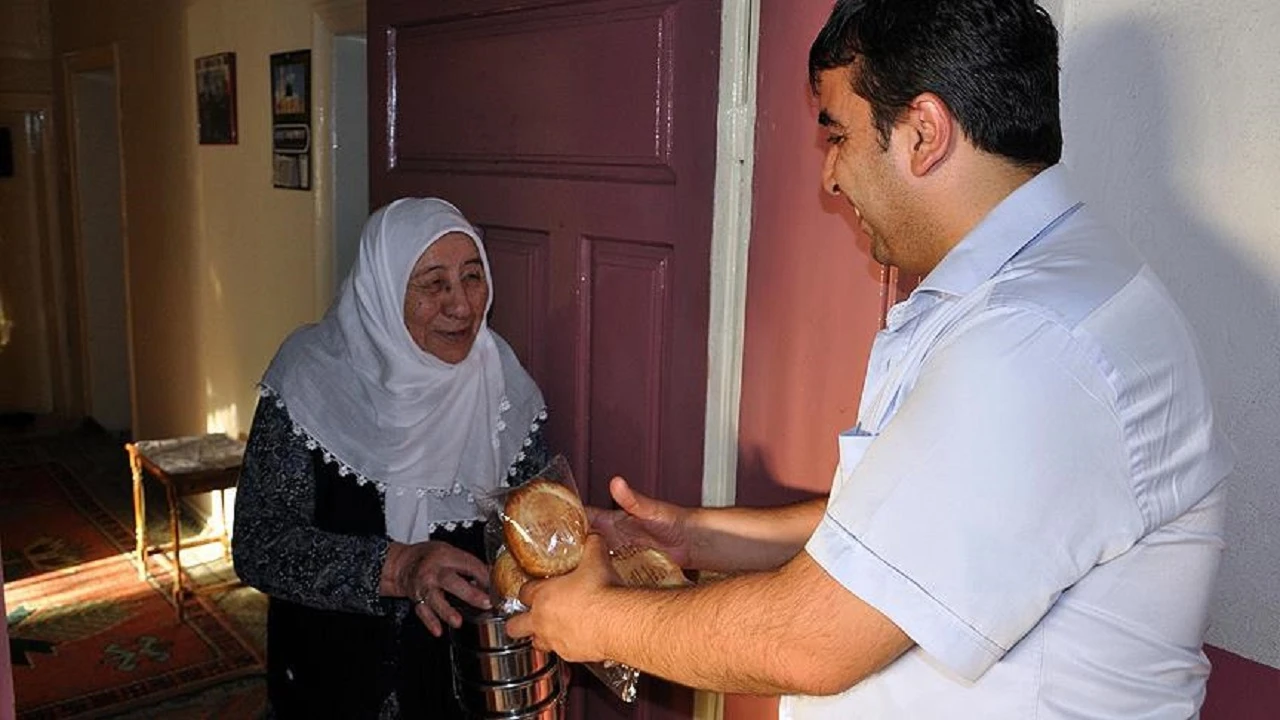 Sivas'ta Yaşlılara İftar Yemeği Hizmeti