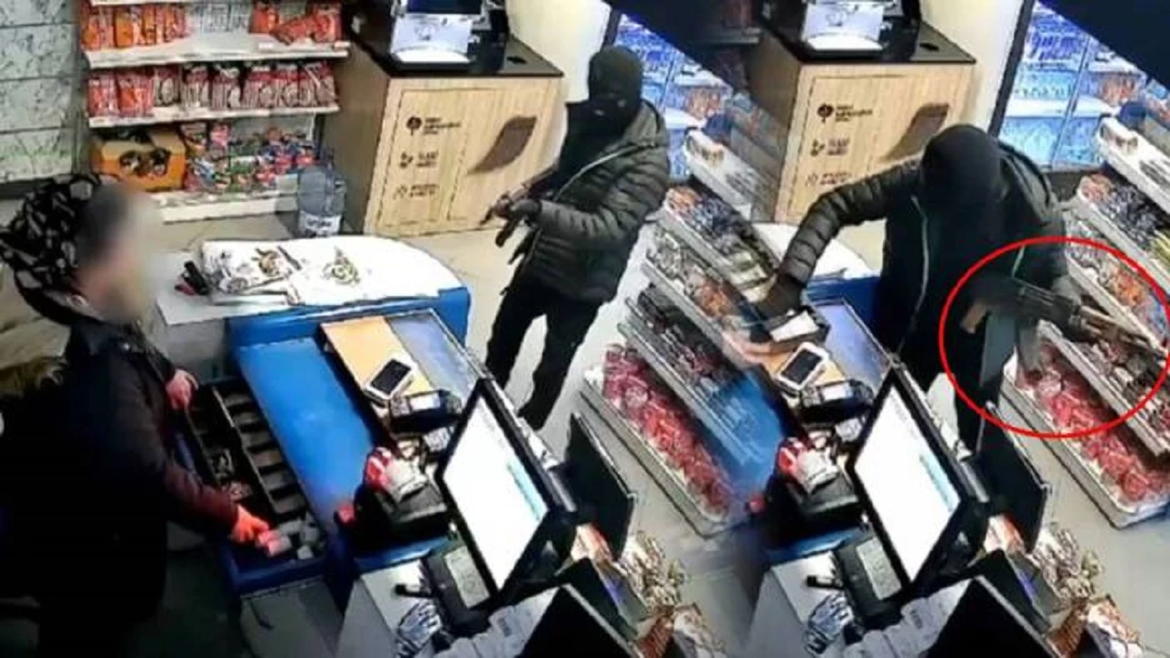 Oyuncak silahla soygun yaptı