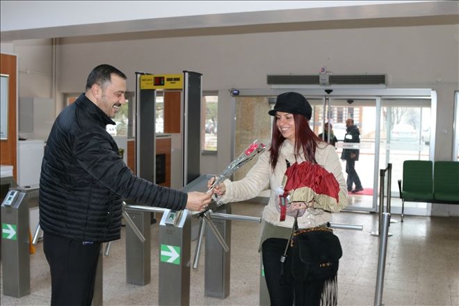 ÇEDAŞ´tan KARANFİLLİ KADINLAR GÜNÜ KUTLAMASI