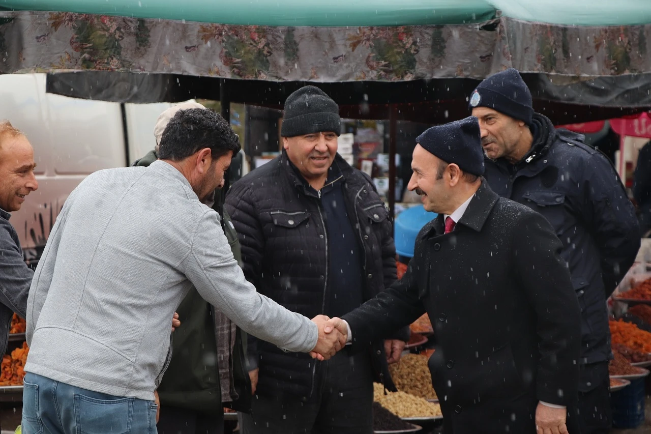 Başkan Gültekin Pazar Esnafını Ziyaret Etti