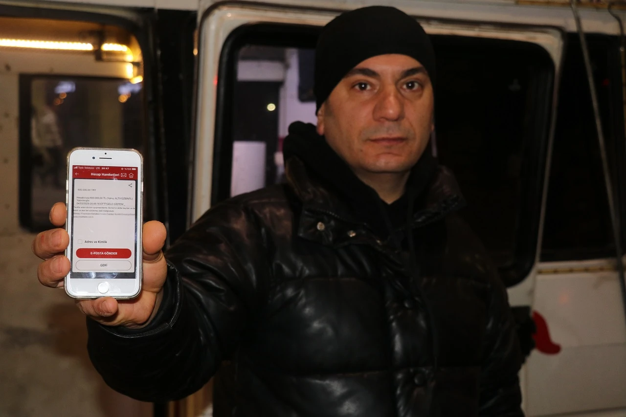 Sivas'ta Hesabına 600 TL Yerine 600 Bin TL Gelen Adamın Davranışı Takdir Topladı