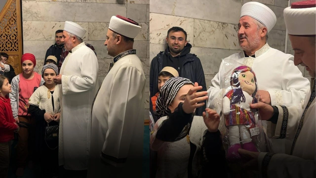 Sivas'ta Çocuklara Teravih Namazı Sonrası Oyuncak