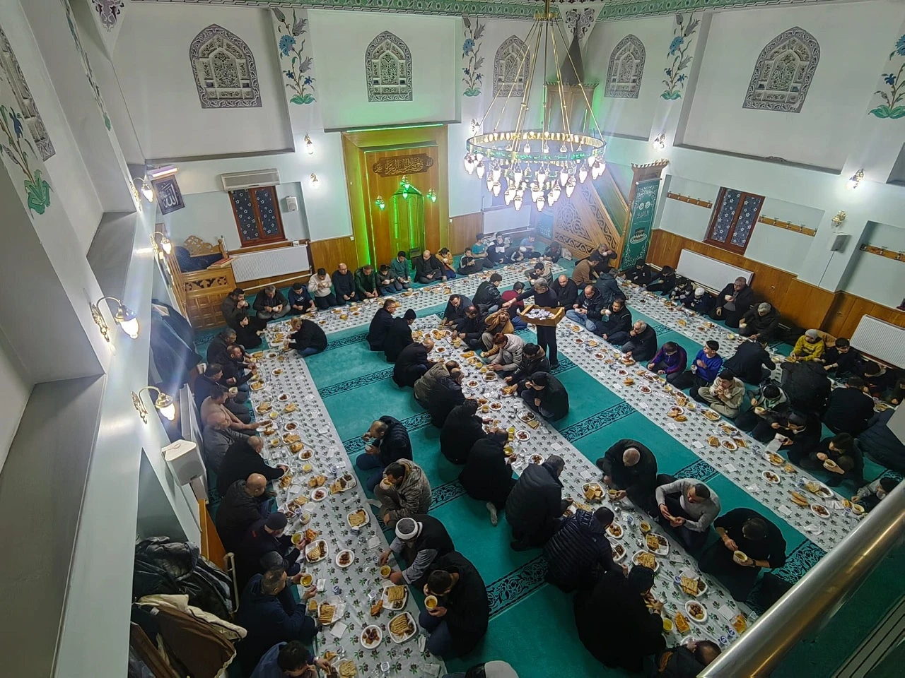 Sivas'ta Öğrenciler Camide Oruç Açtı