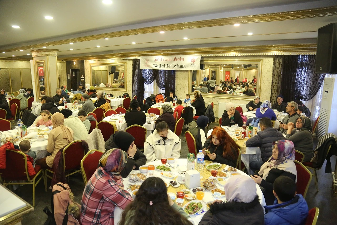 Sivas’ta Vakıflardan Bin Kişiye İftar