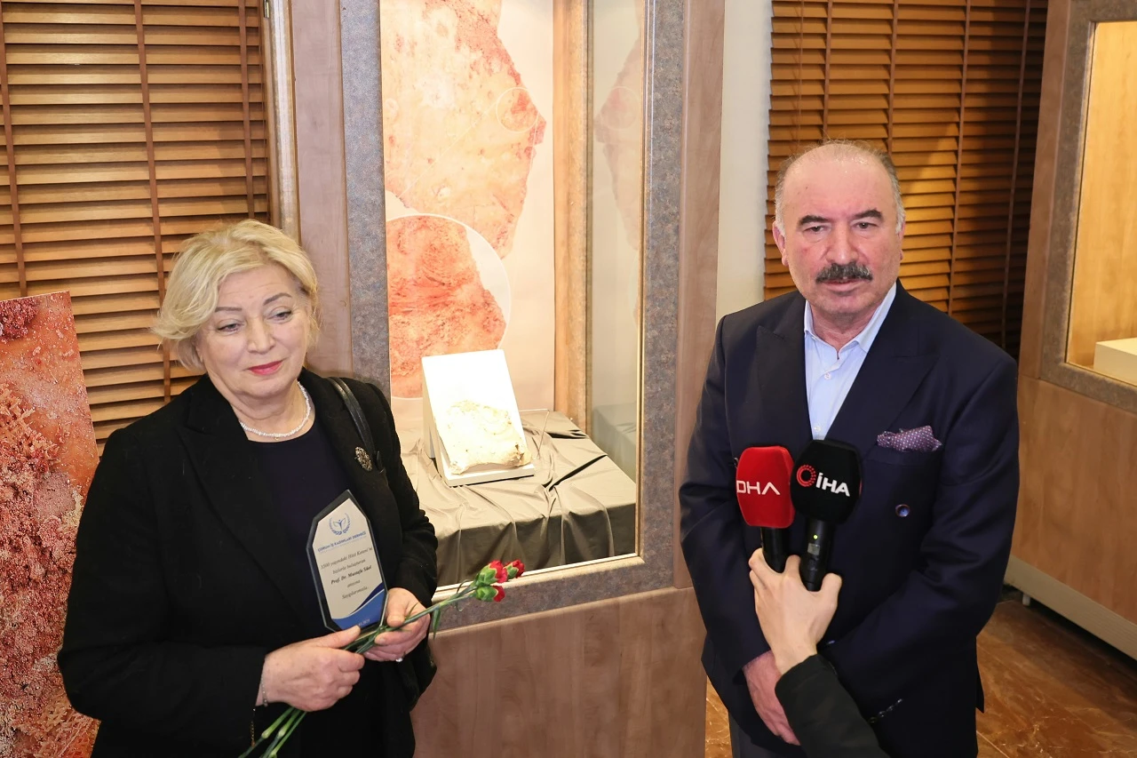 Paha biçilemeyen 3 bin 500 yıllık kumaş sergiye çıktı