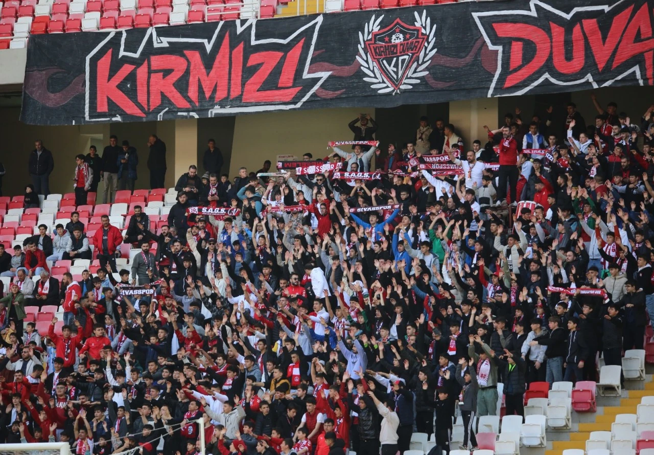 Sivasspor Taraftarı Stadyumu Doldurdu