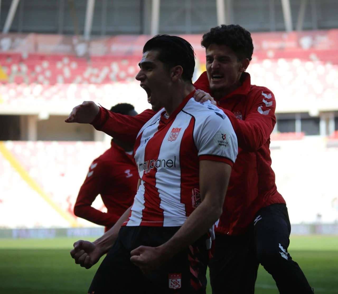 Sivasspor Göztepe’yi Ezdi Geçti…