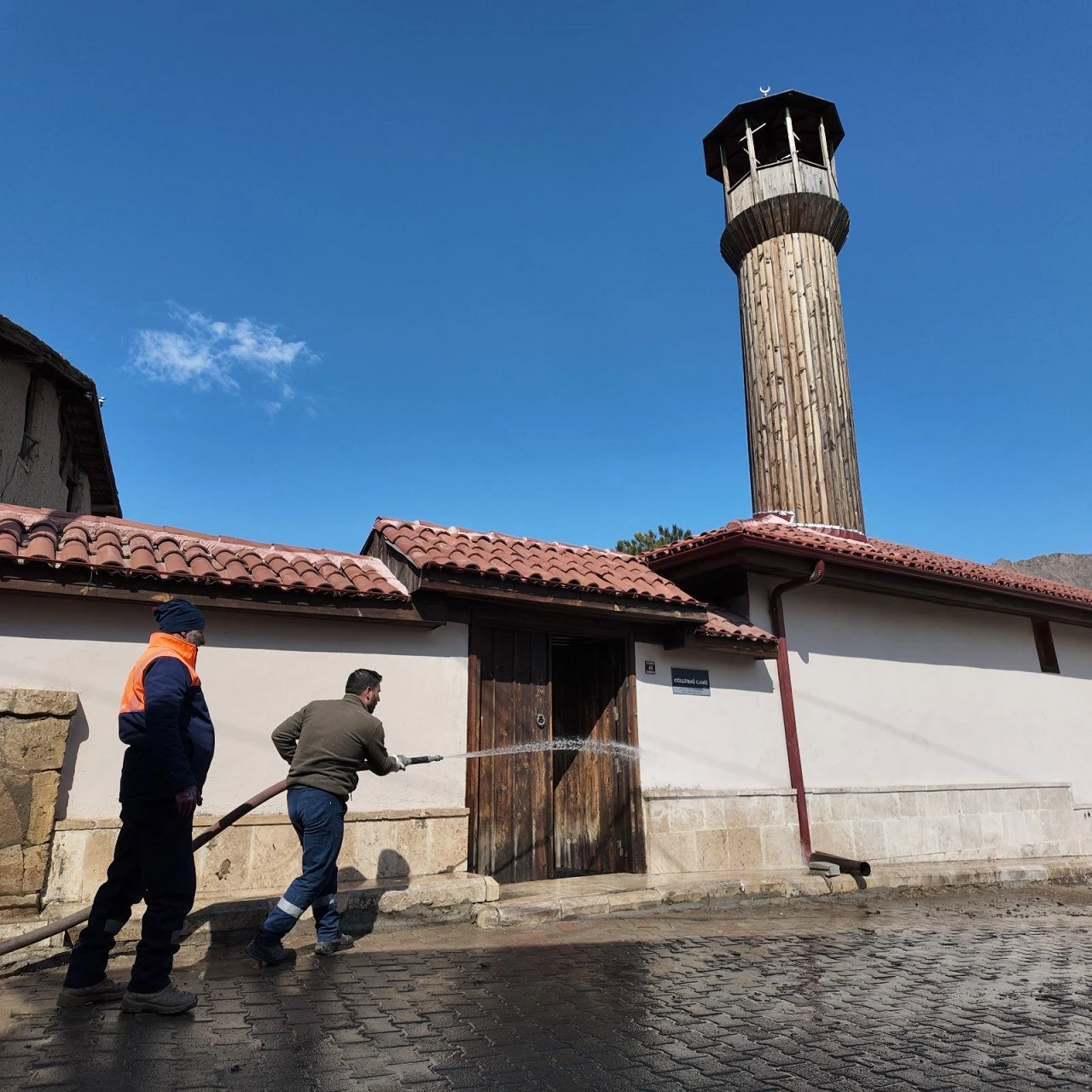 Sivas'ta Camiler Temizleniyor