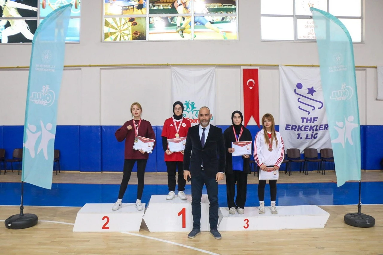 Sivas’ta Sağlam Bileklere Madalya Verildi