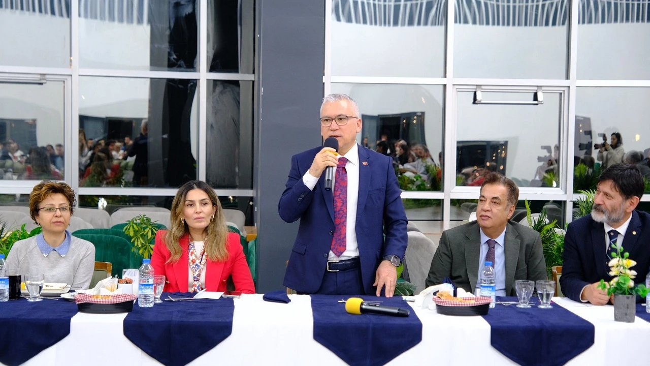 Vali Şimşek, Doktor Adaylarıyla İftar Yaptı