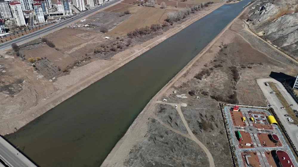 Sivas'ta Kar Eridi, Su Debisi Yükseldi