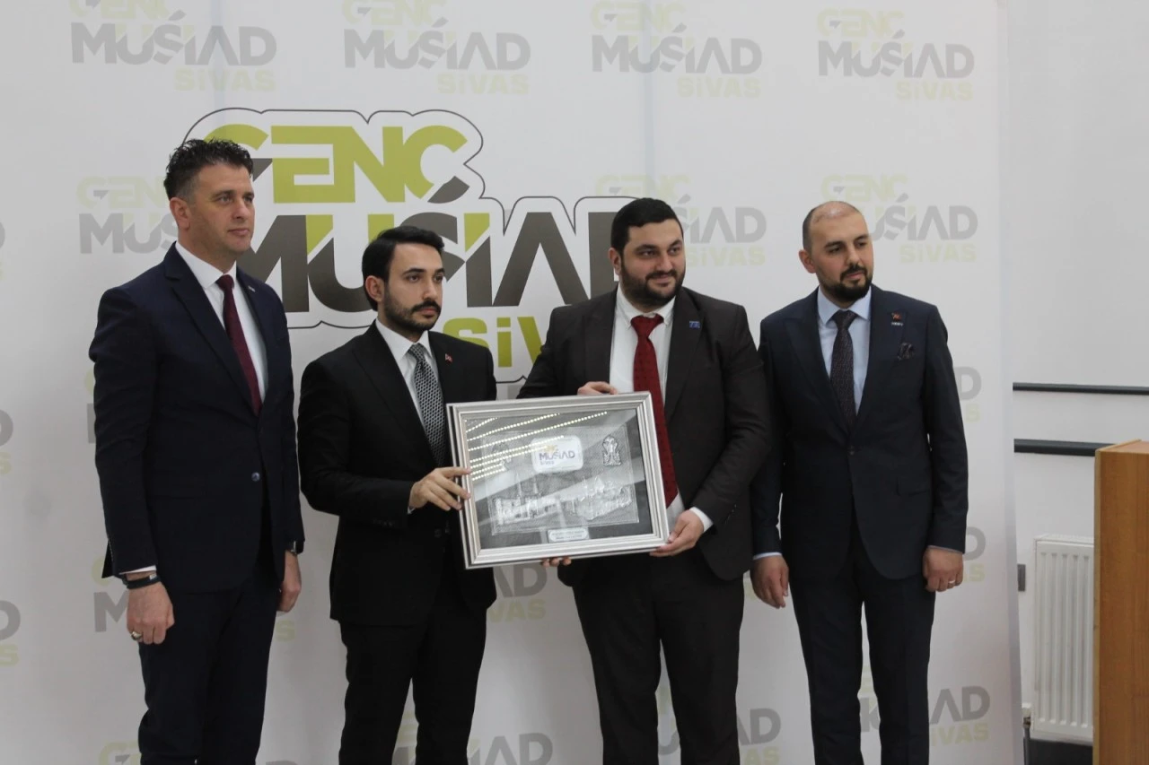 Genç MÜSİAD Sivas Şubesi’nde Bayrak Değişimi