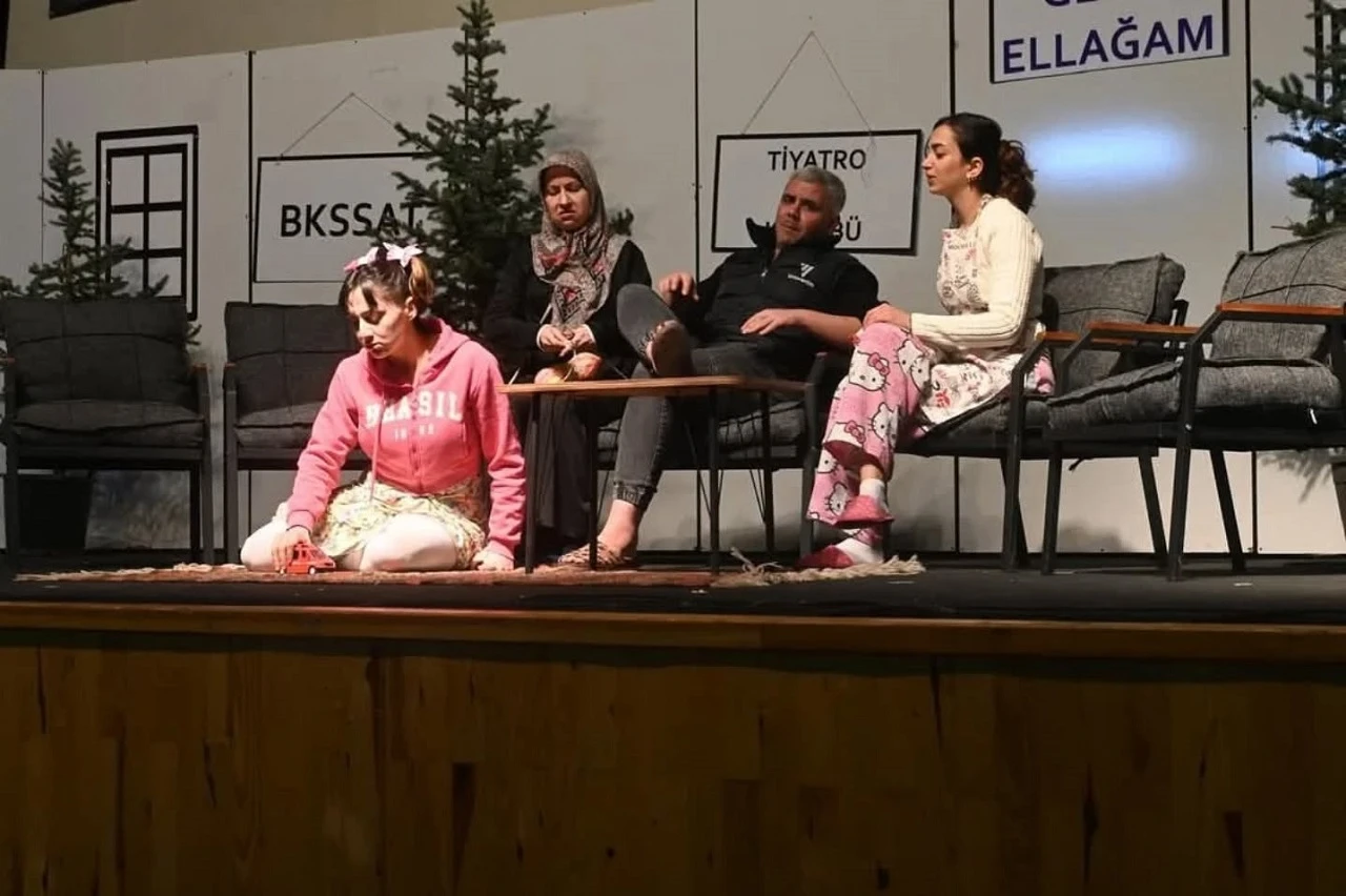 Sivas AFAD Tiyatrosu Gürün'de Sahnelendi