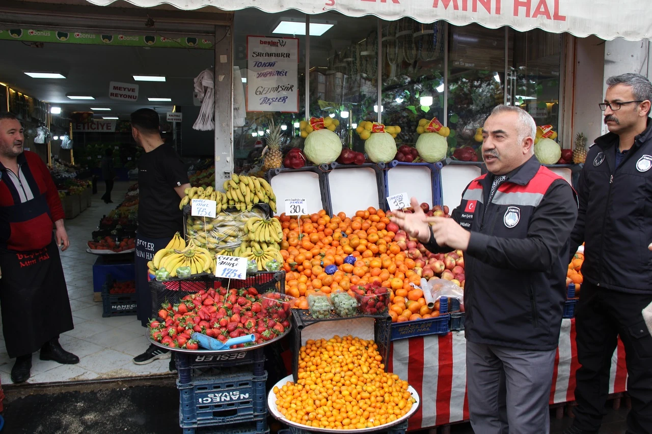 Sivas’ta Zabıtadan Kaldırım İşgali Denetimi