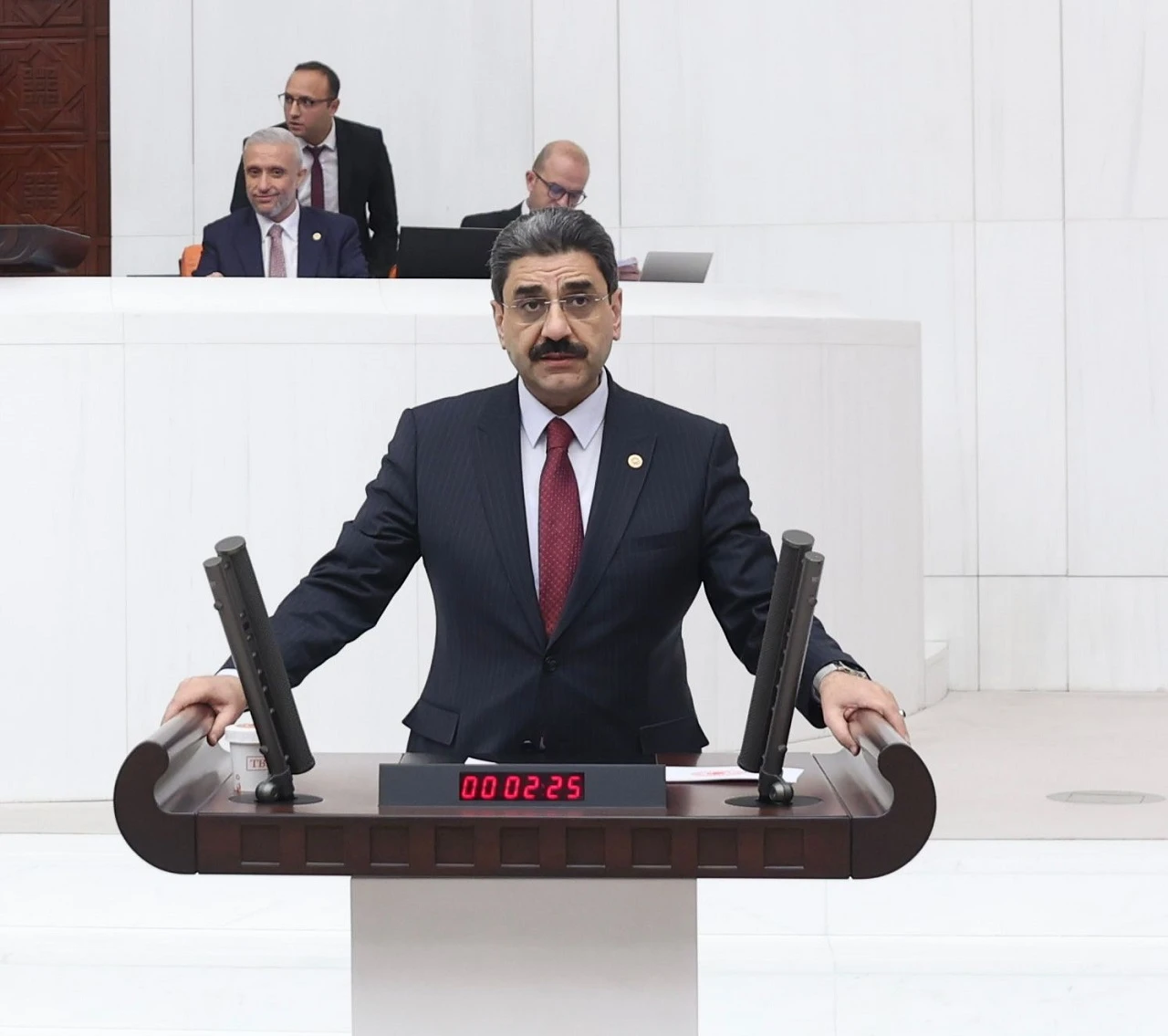 Bugün bizlere düşen daha güçlü bir Türkiye