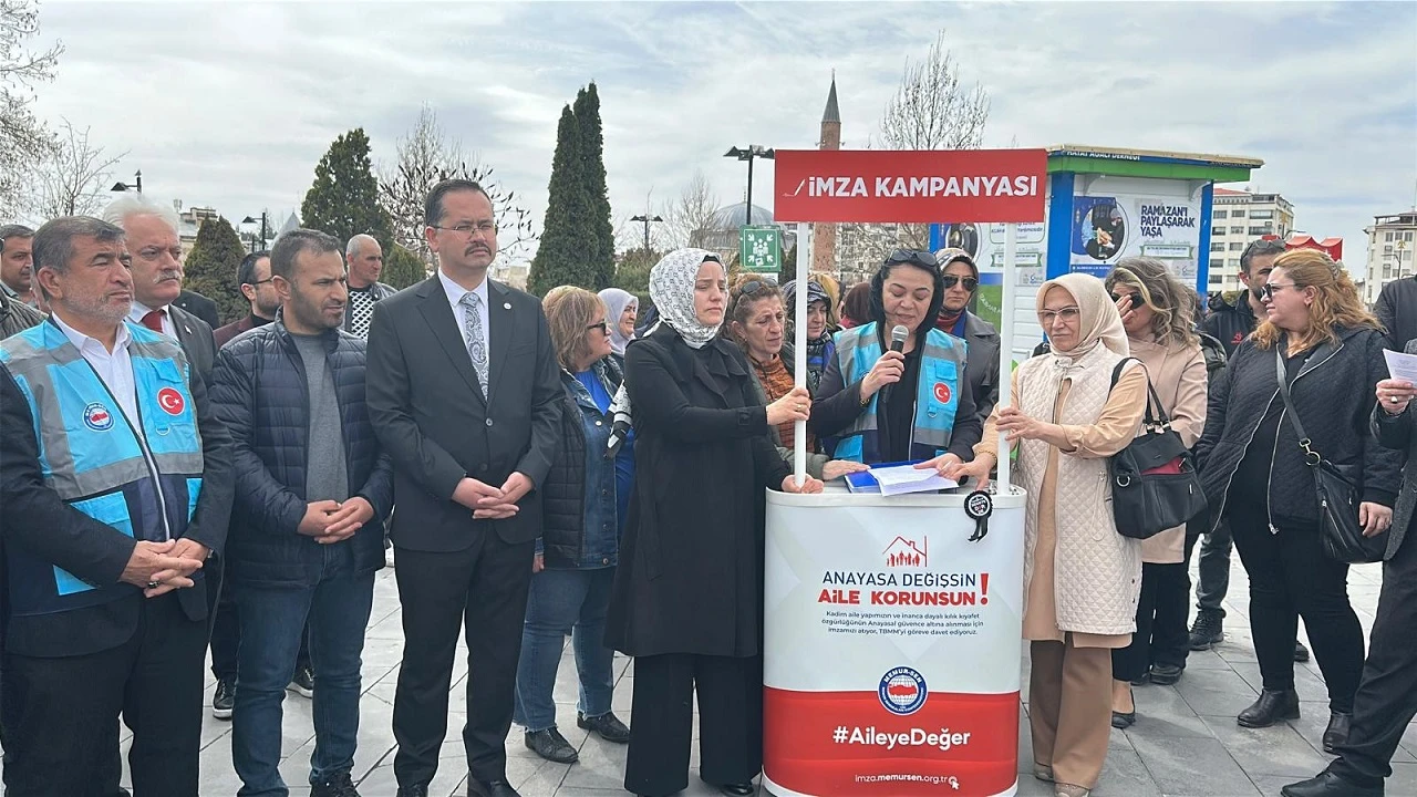 Sivas'ta Aile İçin İmza Kampanyası