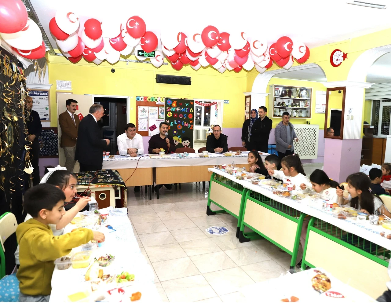 Sivas'ta Okul Koridorunda İftar