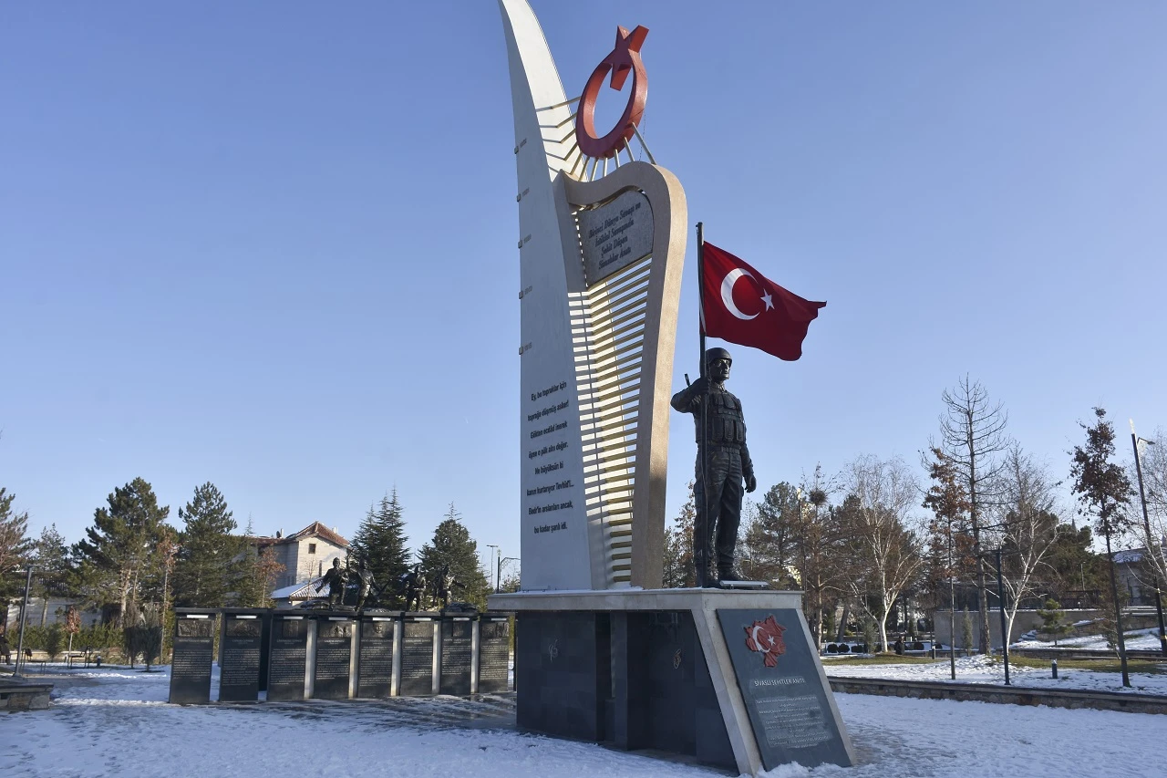 Sivas'ta Şehitlerin Hatırası Anıtta Yaşatılıyor