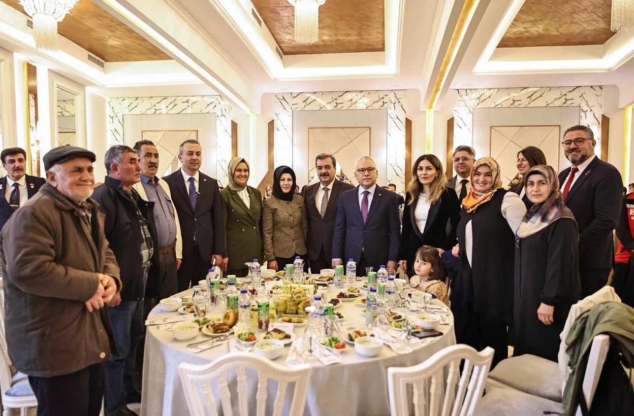 Sivas’ta Şehit Aileleri Ve Gaziler İftarda Buluştu