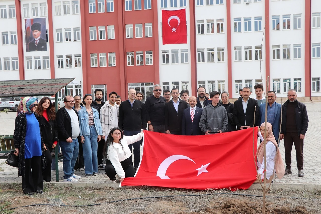 Sivas’ta Çanakkale Kahramanları Anısına 70 Fidan Dikildi!