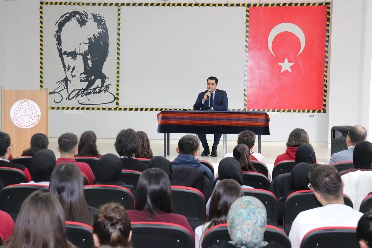 Kaymakam Öğrencilere Kariyer Planlamasını Anlattı