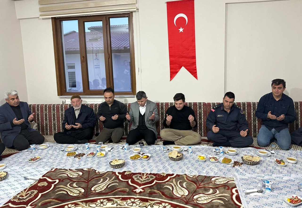 Kaymakam Sarı Öğrencilerle İftar Yaptı