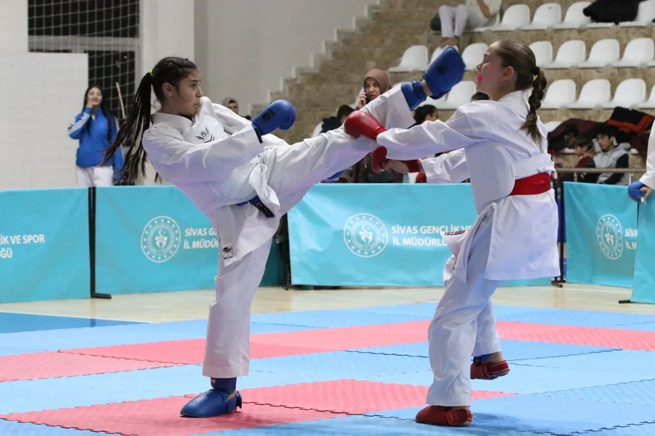 Karatede Küçükler ve Yıldızlar Sahneye Çıkacak